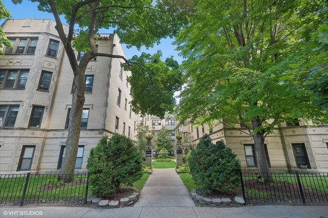 $240,000 | 1530 West Fargo Avenue, Unit 2S | East Rogers Park