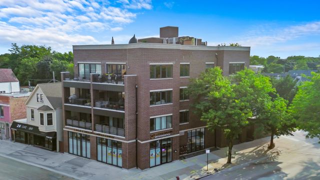 $450,000 | 2505 West Carmen Avenue, Unit 201 | Ravenswood