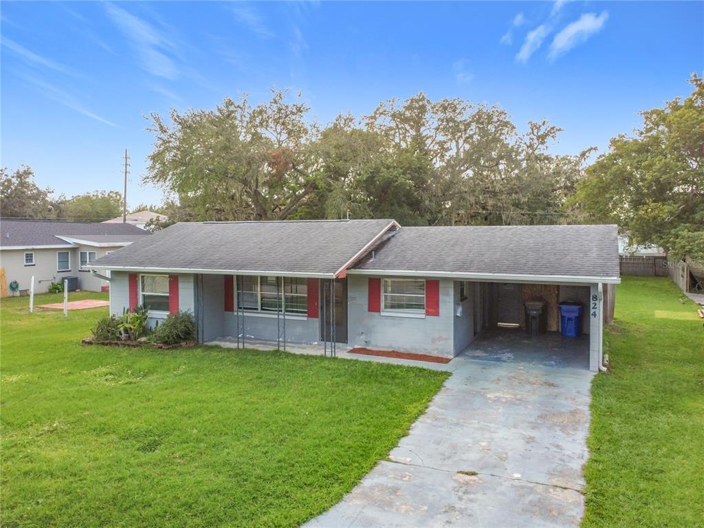 a view of house with a yard