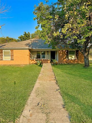 $299,000 | 914 Glengarden Street | Krum