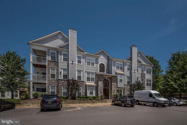 $2,400 | 5963 Founders Hill Drive, Unit 202 | Founders Walk Condominiums