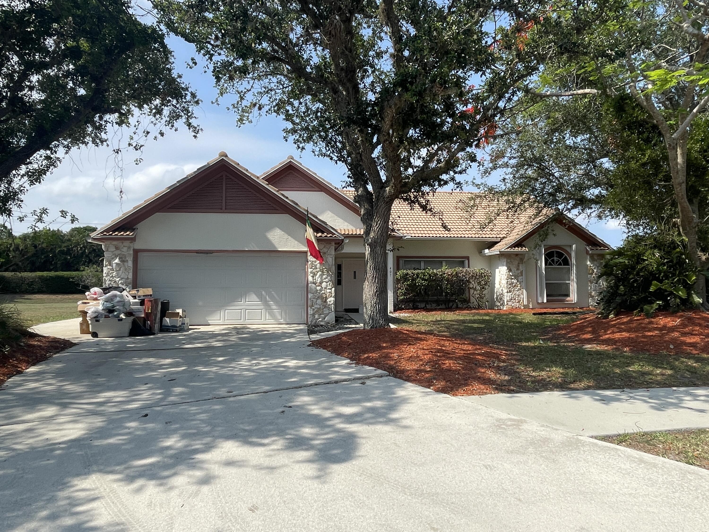 a view of a house with yard and hallway