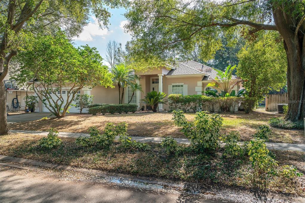 a view of a house with a yard