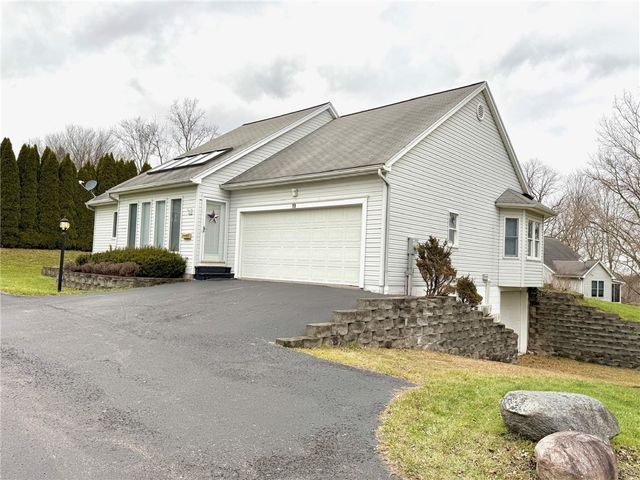 $299,900 | 19 Suffolk Street | Fairport