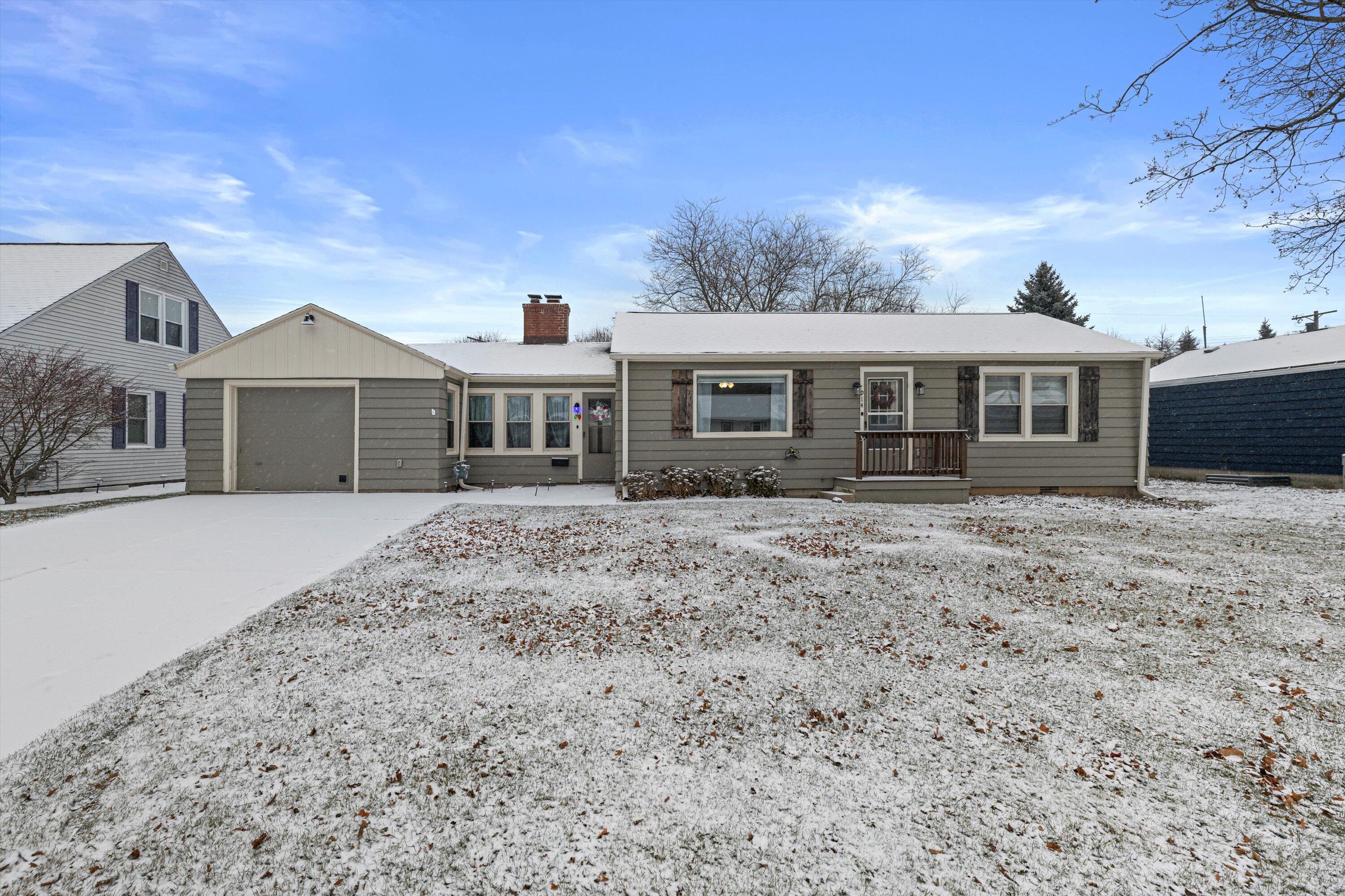 Large Garage Attached to Breezeway