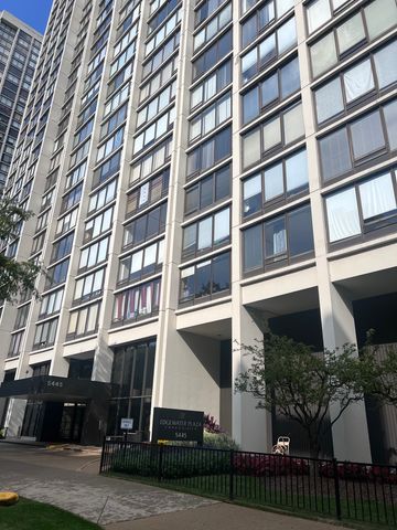 $2,750 | 5445 North Sheridan Road, Unit 1501 | Edgewater Beach