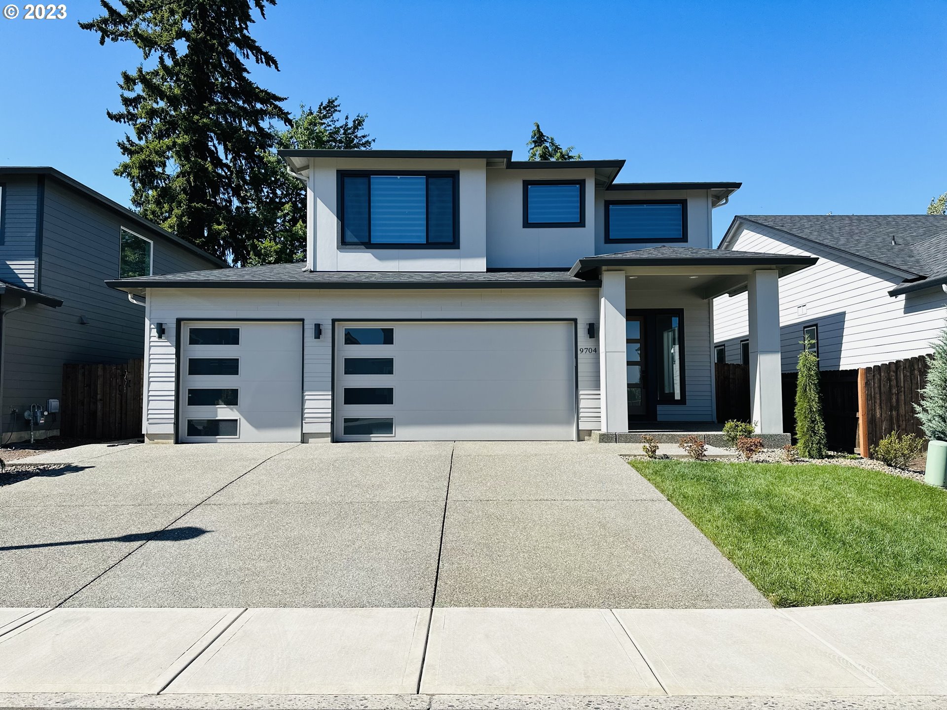 a house view with a outdoor space