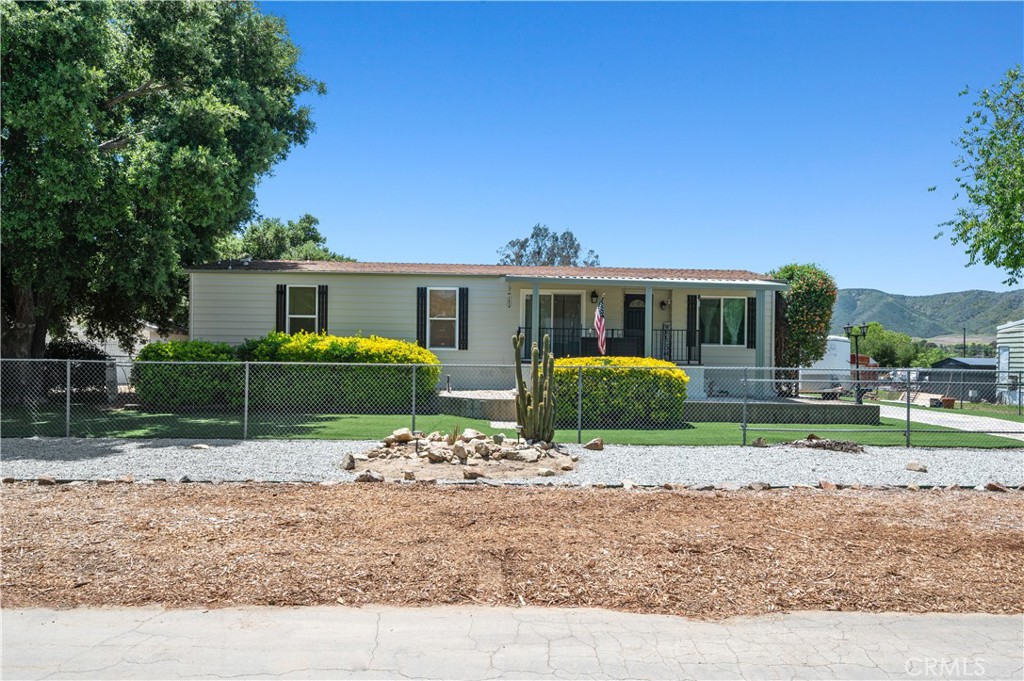 a view of a house with a yard and plants