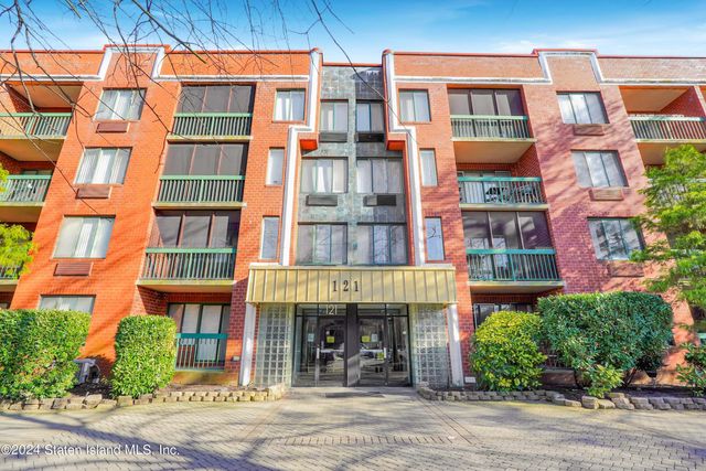 $359,000 | 121 Wellington Court, Unit 2J | Heartland Village