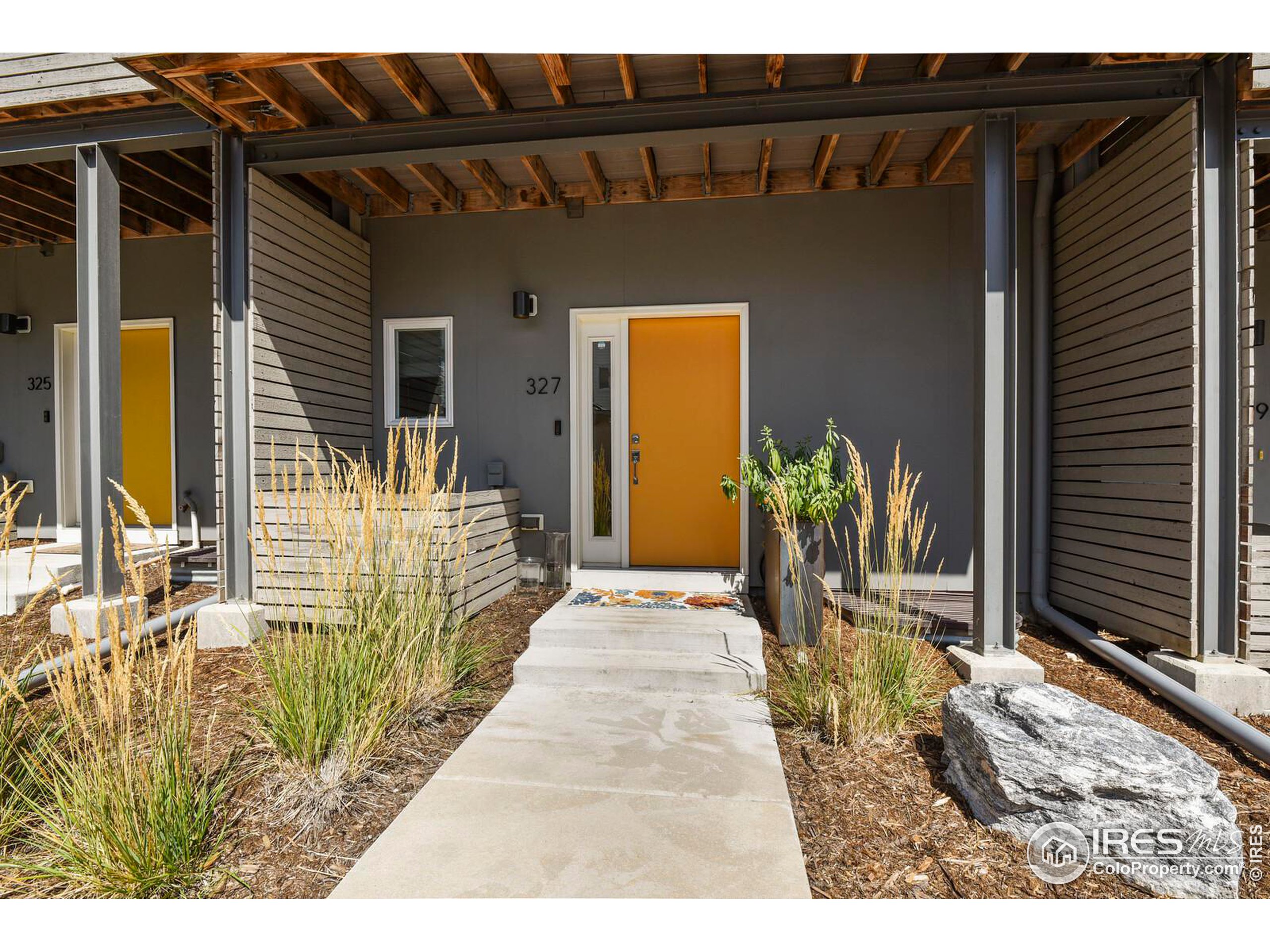 a house view with a outdoor space