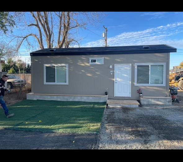 a view of a house with a yard