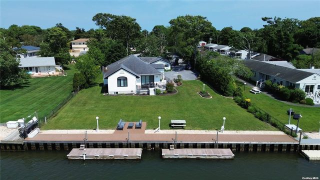 $1,980,000 | 14 C Penny Lane | Hampton Bays