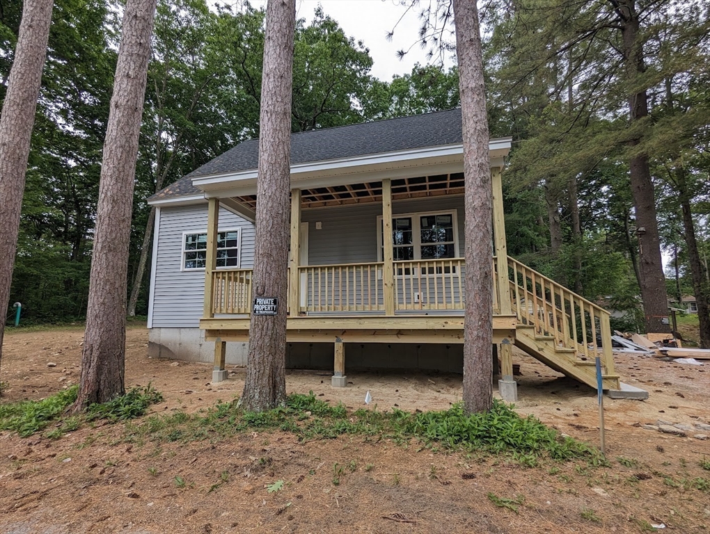 a view of a house with a backyard