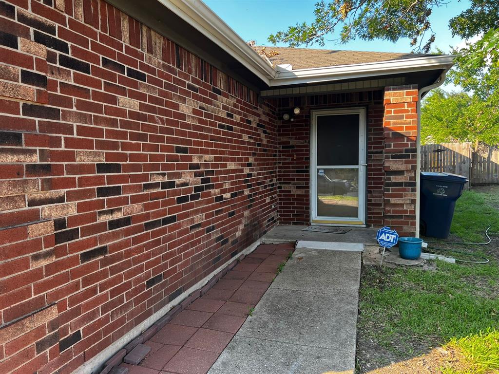 a view of house with backyard