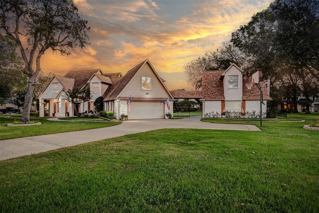 Welcome to this charming 4-bedroom, 3 full and 2 half bathroomtraditional home located inthe gated community of Westcreek in Richmond, TX.