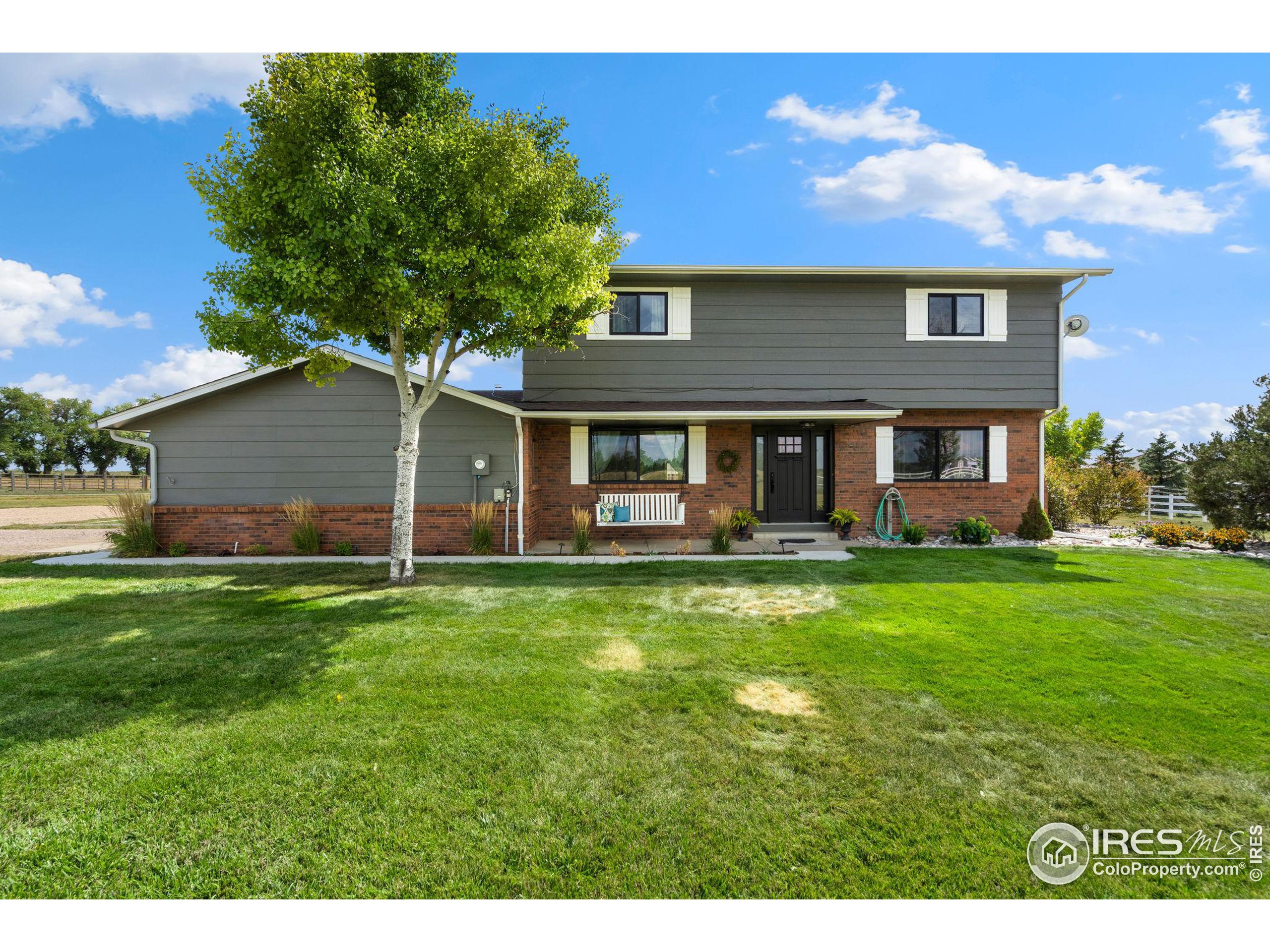 a view of a house with a backyard