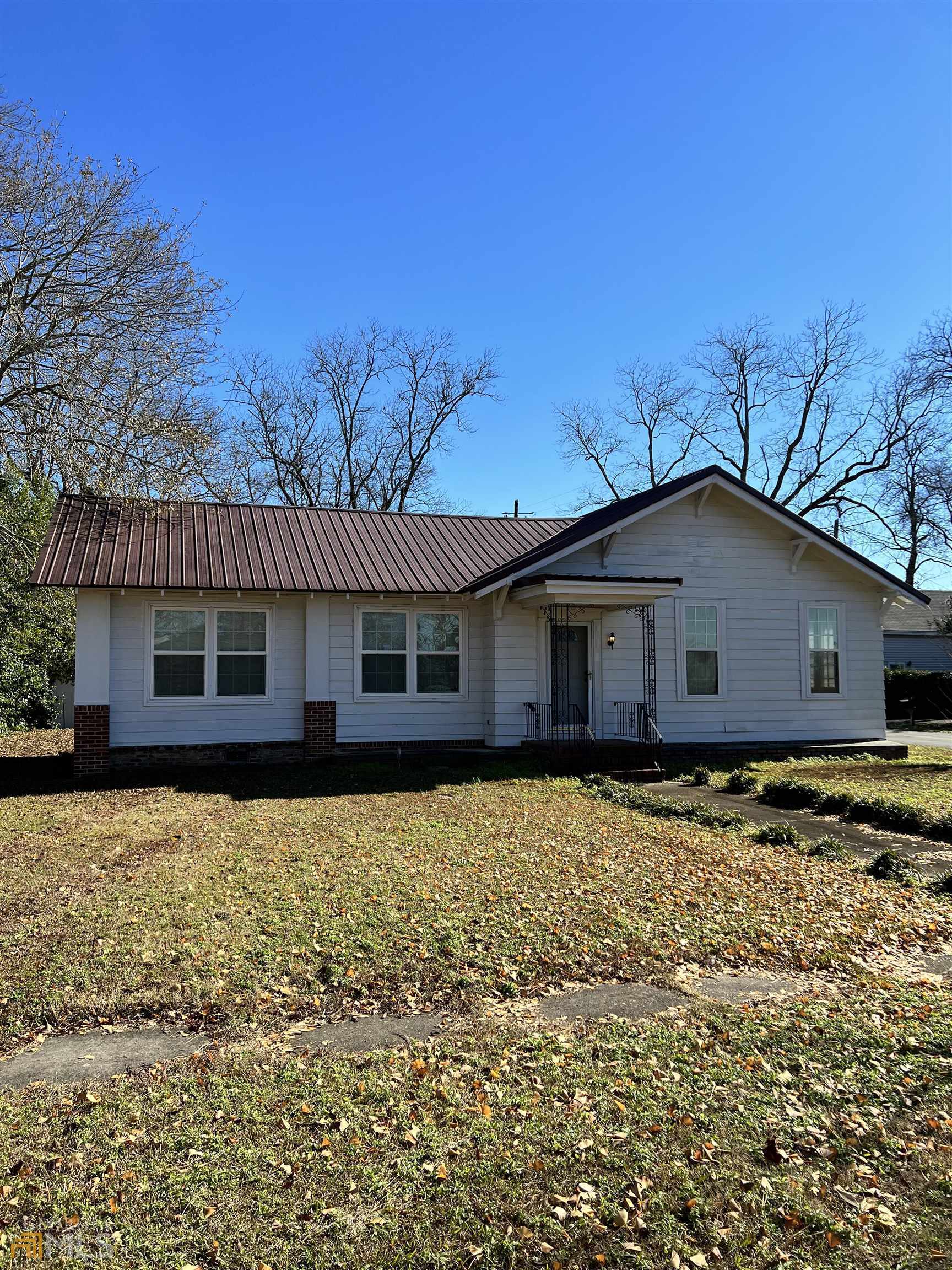 a front view of house with yard