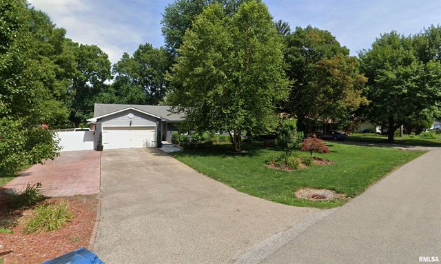 $289,900 | 8 Lansing Drive | Woodside Township - Sangamon County