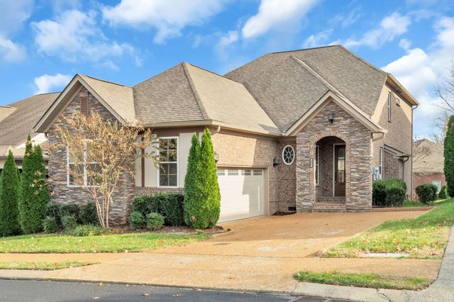 $675,000 | 996 Golf Club Lane East | Hendersonville