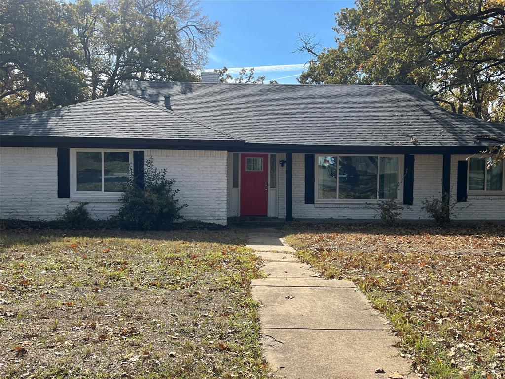 Single story home with a front yard (this winter)