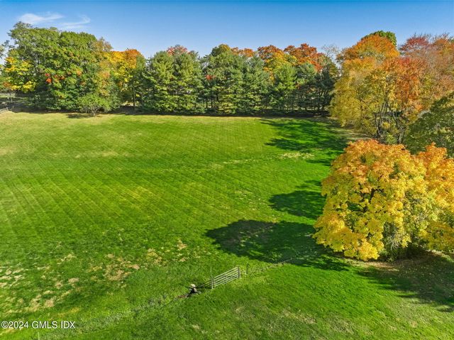 $3,500,000 | 528 Round Hill Road | North Parkway