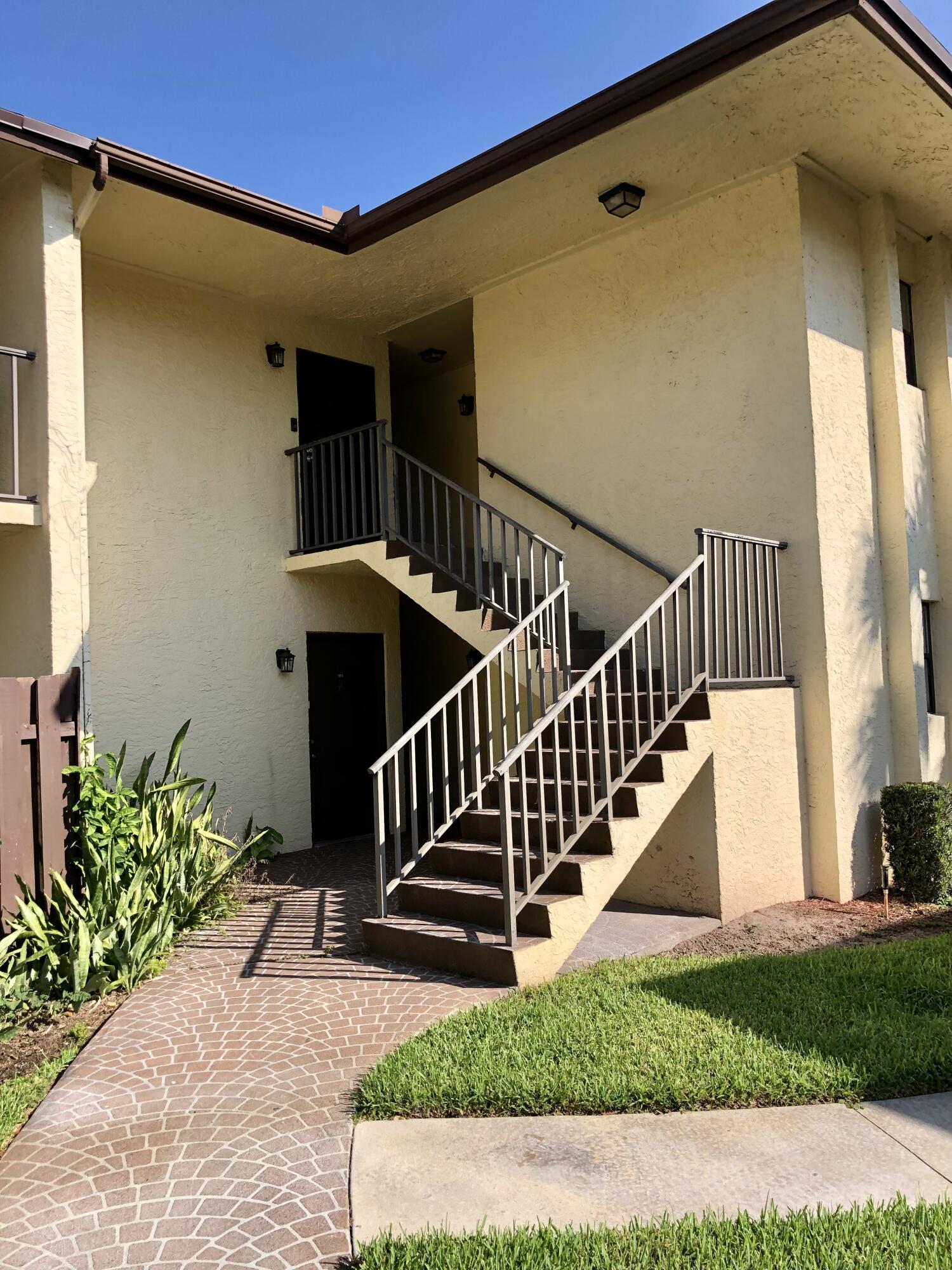 a view of entryway with a front door