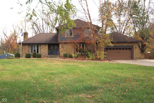 $460,000 | 3815 Clubhouse Court | White River Township - Johnson County