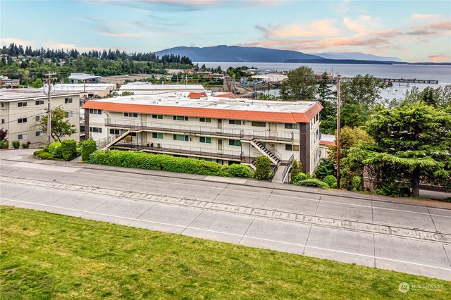 $475,000 | 1014 11th Street, Unit 102 | South Hill