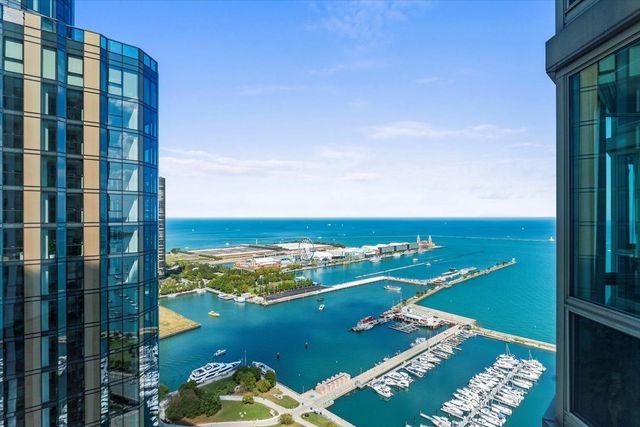 $3,200 | 195 North Harbor Drive, Unit 4001 | Near East Side