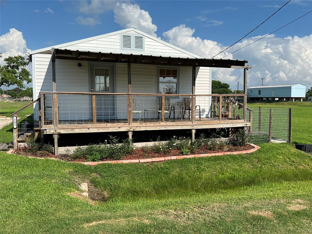 a front view of house with yard