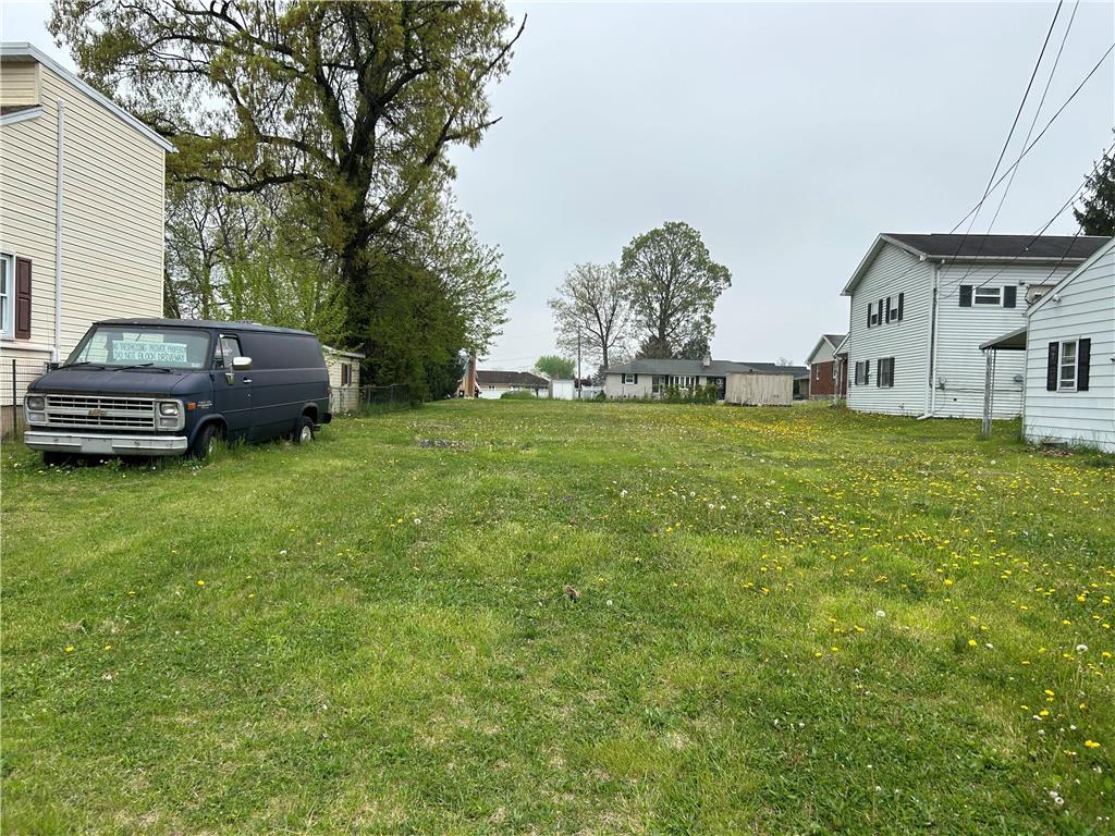 a view of a house with a back yard