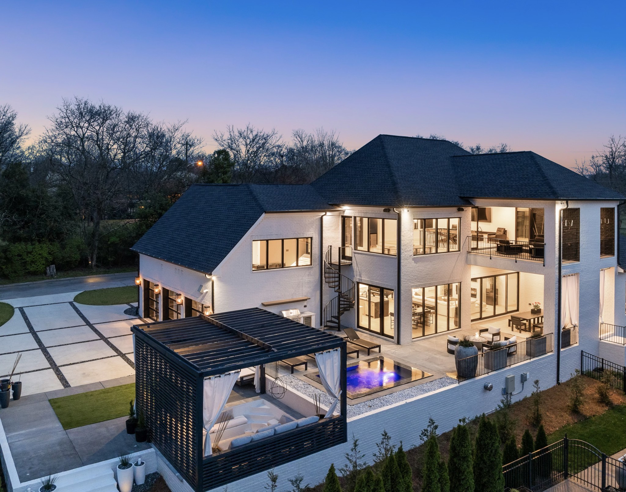 a view of houses with an outdoor space