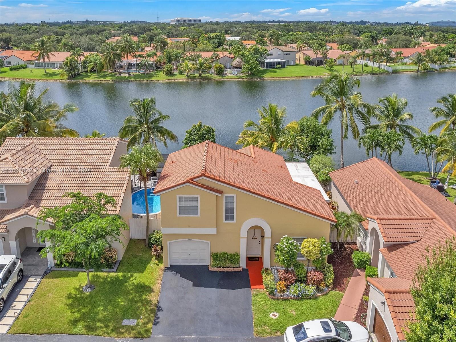 an aerial view of house with yard and lake view