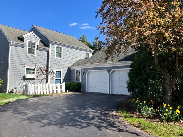 $409,000 | 367 Narragansett Court | Crystal Lake