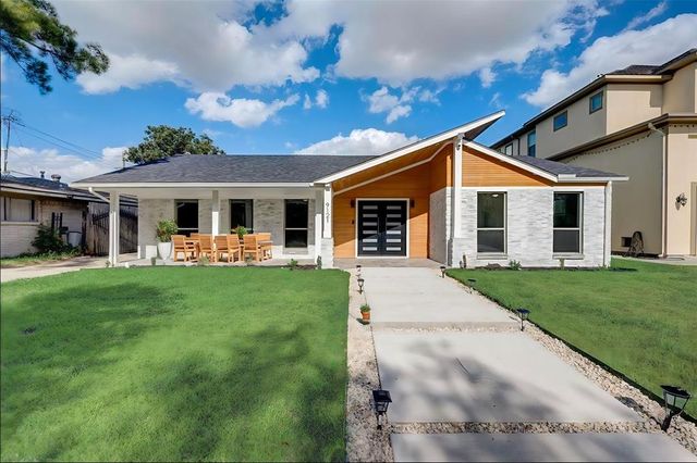 $578,000 | 9121 Fordshire Drive | Braeswood Place