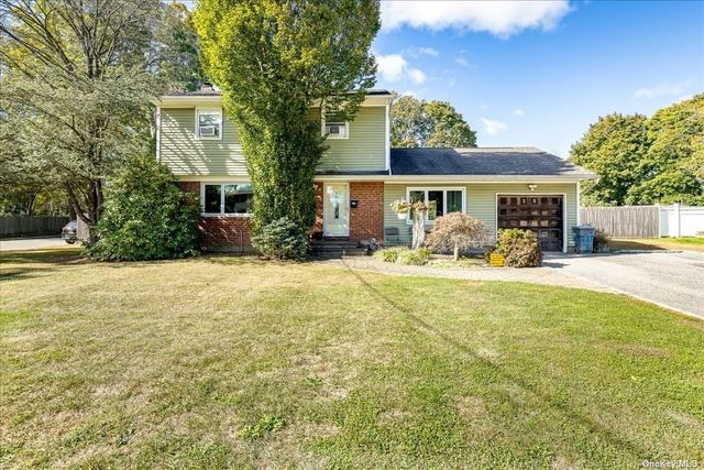 $775,000 | 35 Sarina Drive | Commack