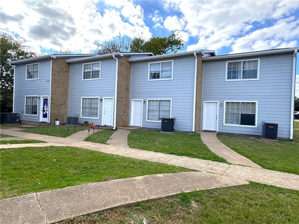 View of front of house featuring a front lawn and