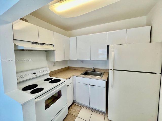 $135,000 | 241 Southeast 9th Avenue, Unit 204 | Snug Harbor