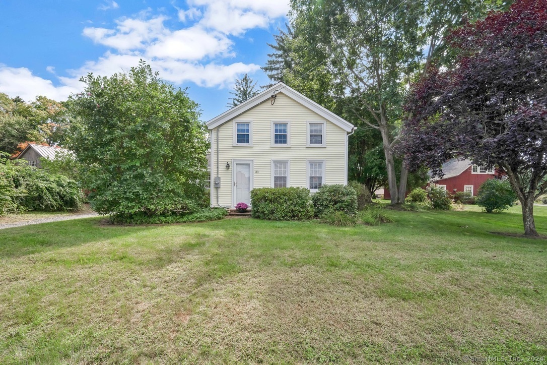 a view of a house with a yard