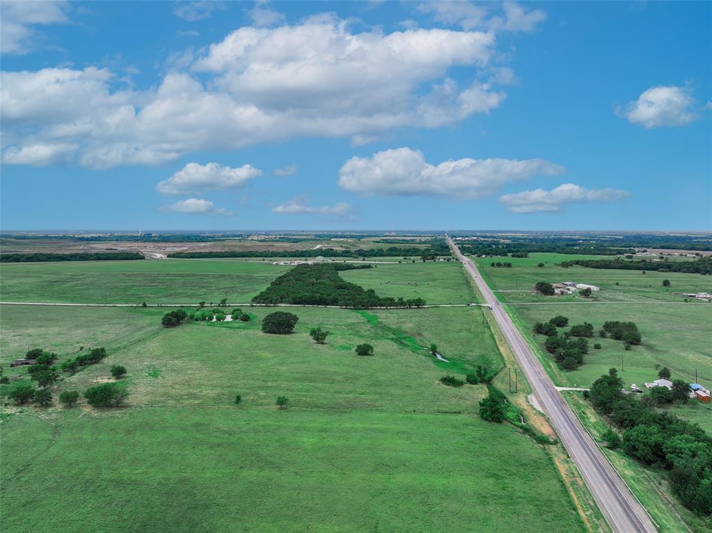 a view of a green field with lots of green space