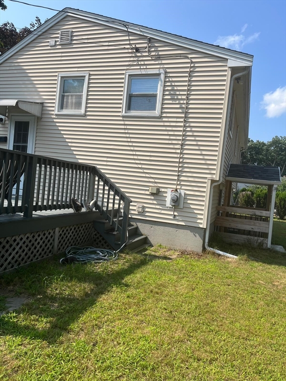 a view of a house with backyard and a garden