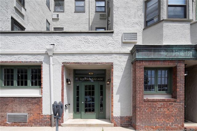 $4,975 | 6 Studio Arcade, Unit 3G | Bronxville