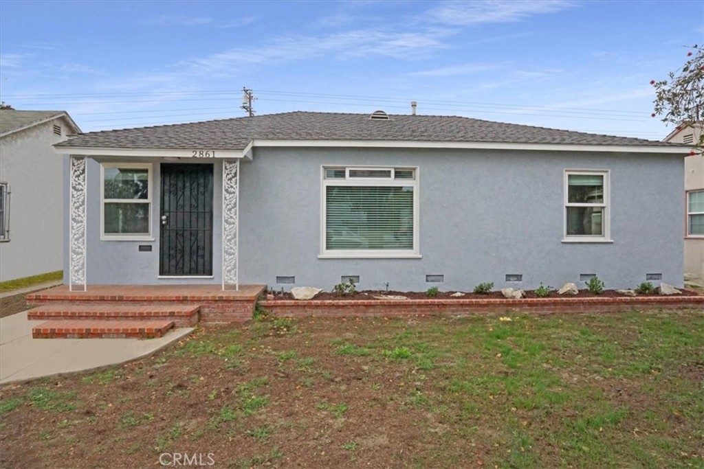 a front view of house with yard