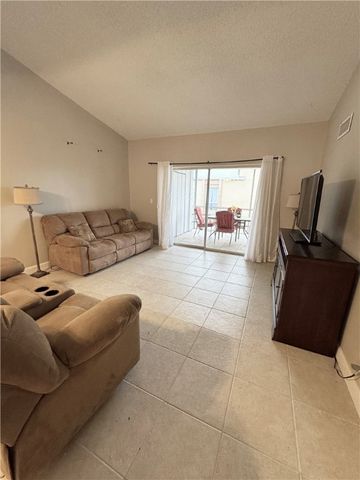 $1,500 | 1555 14th Avenue, Unit 214 | Vero Beach