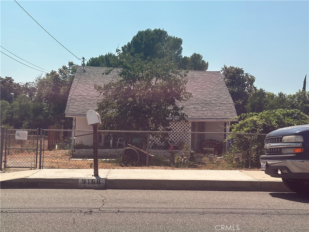 a view of a yard in front of a house