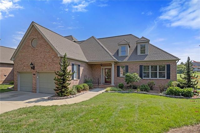 $545,000 | 2013 Muirfield Court | Elon