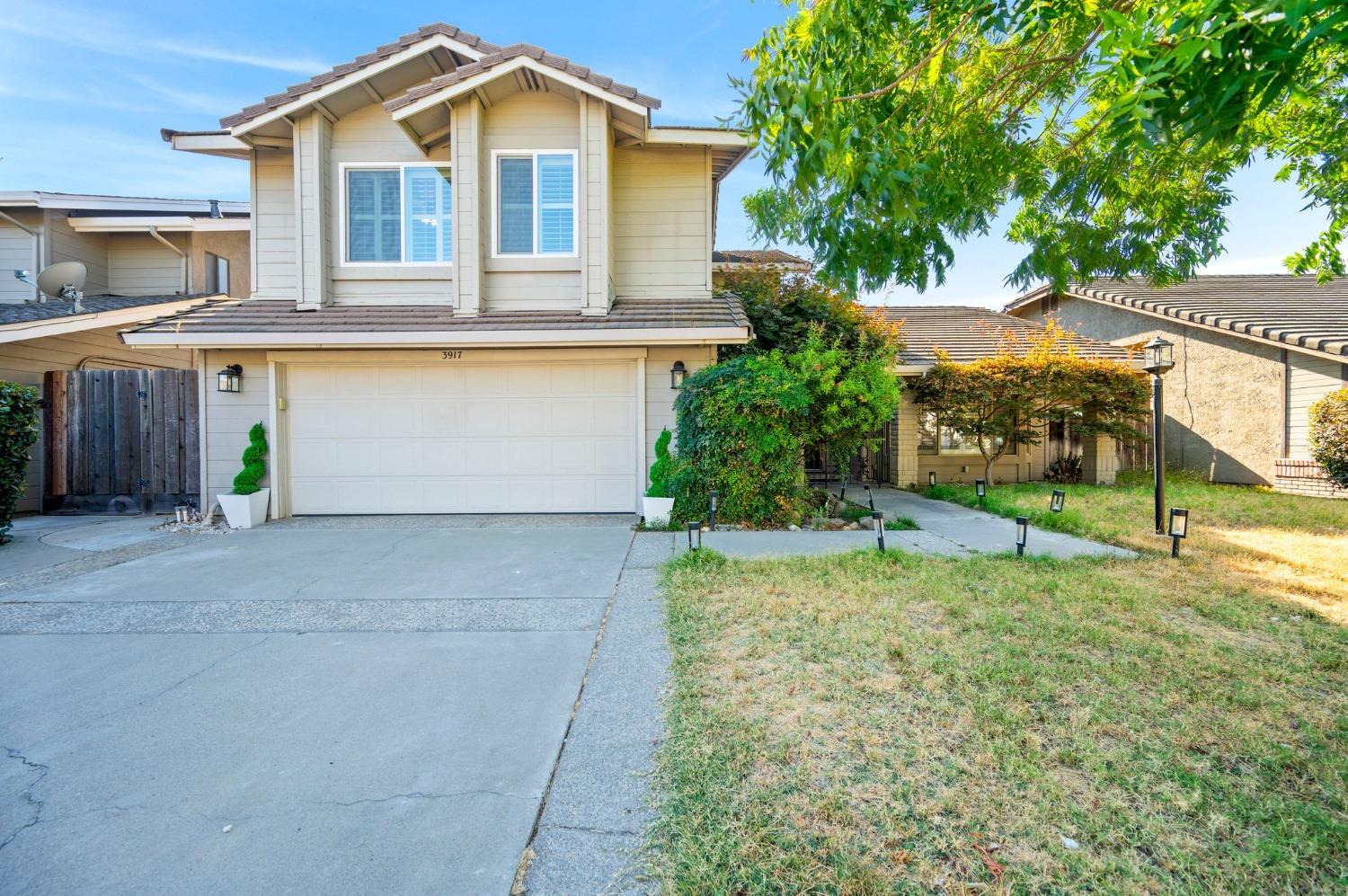 a view of a house with a backyard