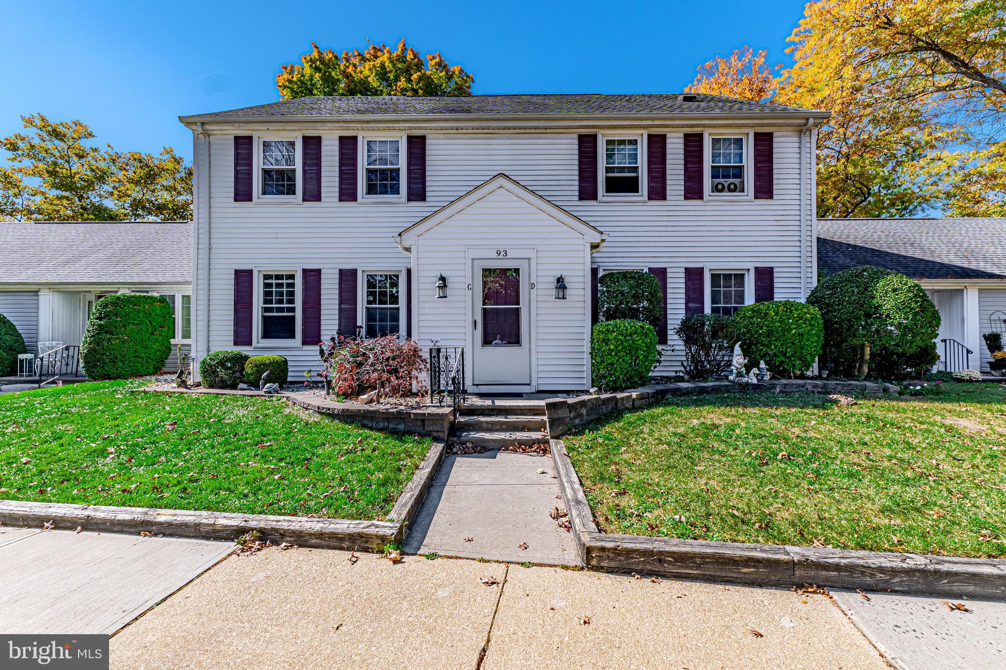 a view of front a house with a yard