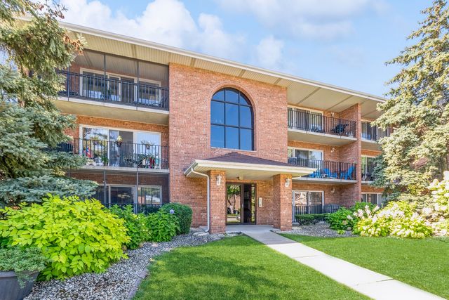 $209,900 | 4931 East Circle Drive, Unit 103 | Crestwood