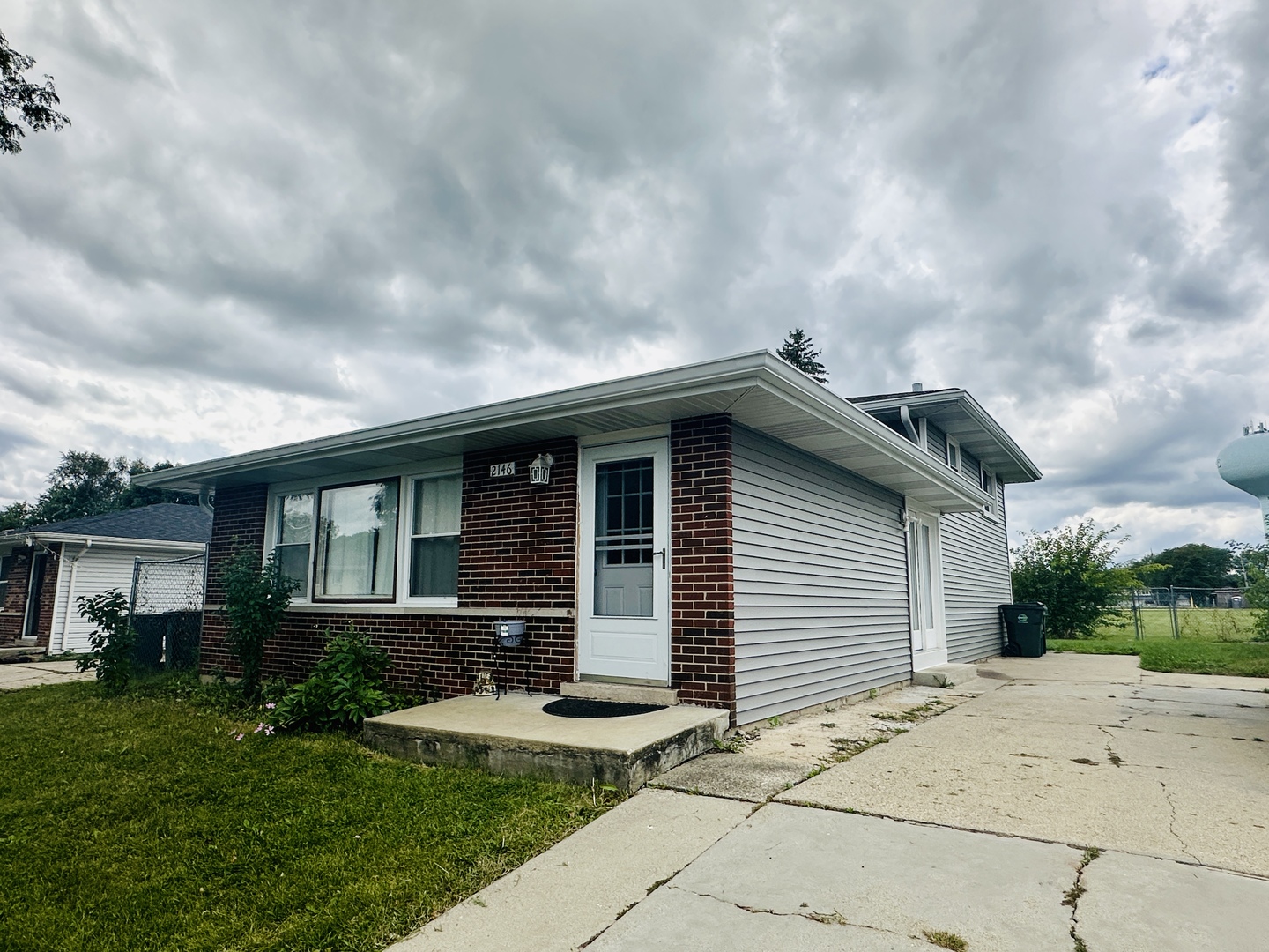 a front view of house with yard